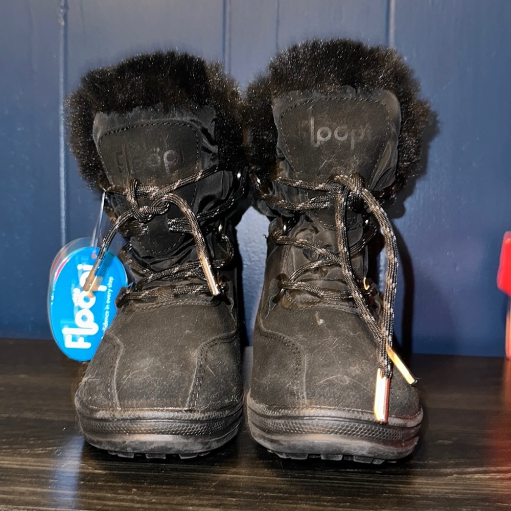 Snow boots